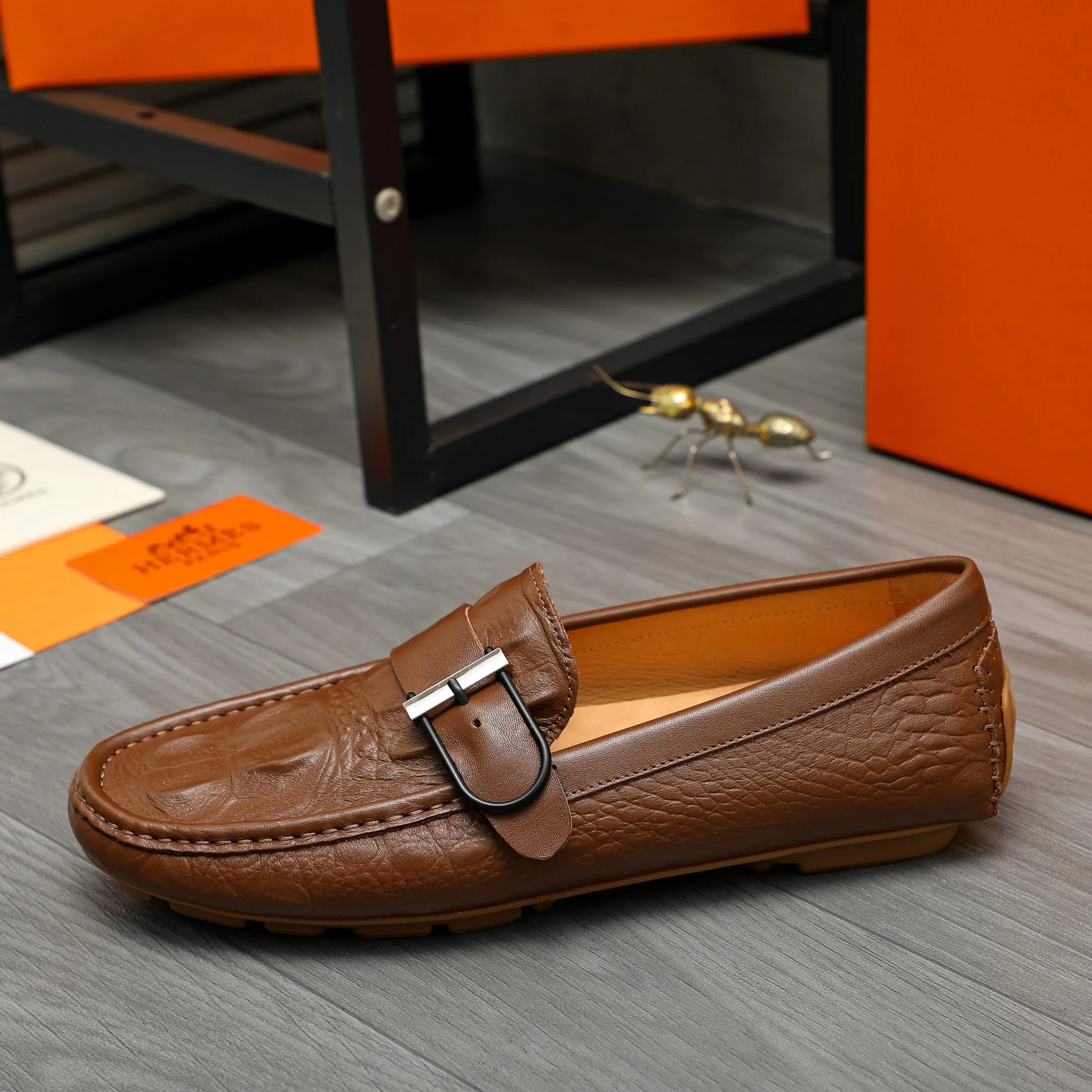 P380 Product trademark: HERMES "Hermes" casual slip-on men's shoes Regular size: 38-44 Product material: Selected crocodile pattern cowhide upper, pigskin lining, rubber outsole